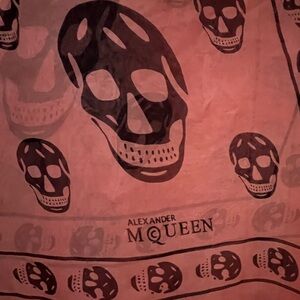 Alexander McQueen Classics Silk Skull Scarf in pink